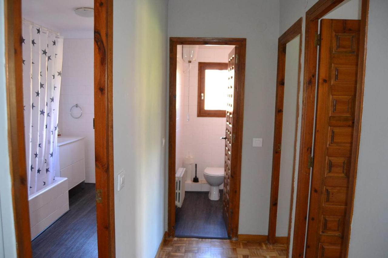 Amplio Apartamento Con Piscina En Llivia Luaran gambar