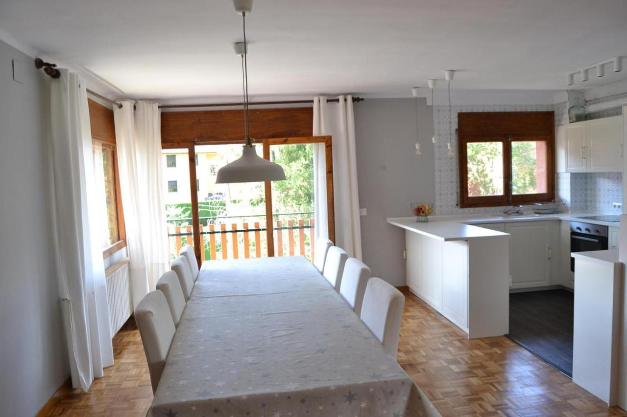 Amplio Apartamento Con Piscina En Llivia Luaran gambar