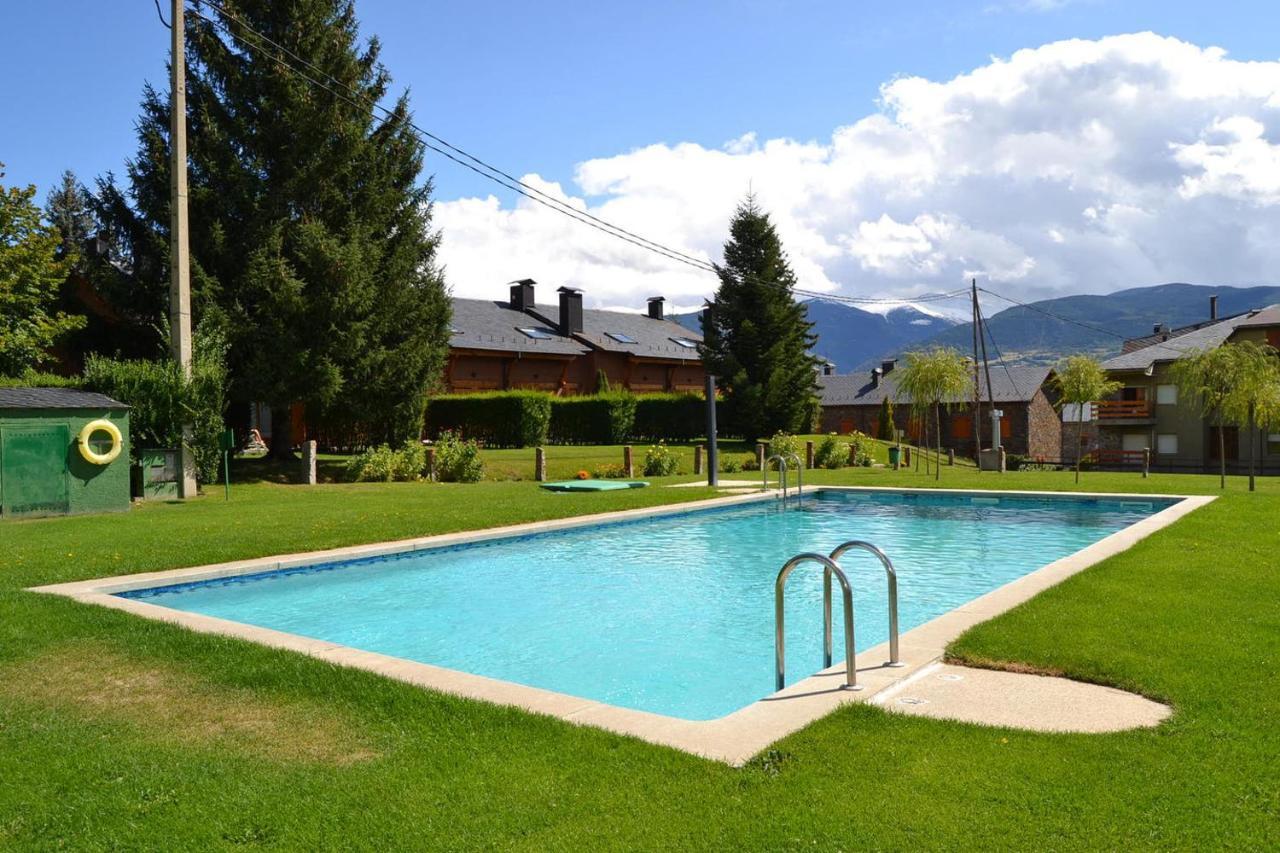 Amplio Apartamento Con Piscina En Llivia Luaran gambar