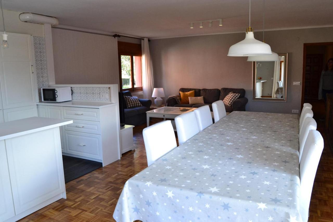 Amplio Apartamento Con Piscina En Llivia Luaran gambar