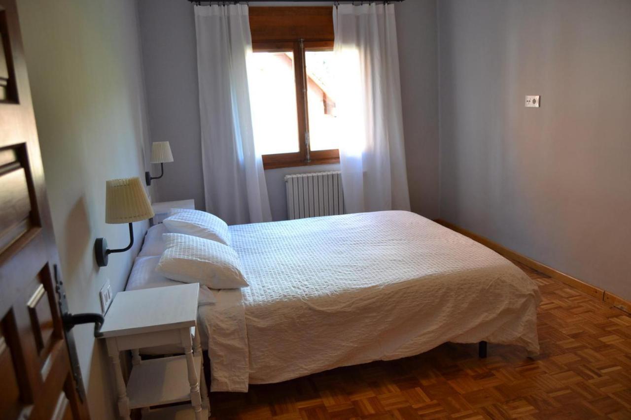 Amplio Apartamento Con Piscina En Llivia Luaran gambar