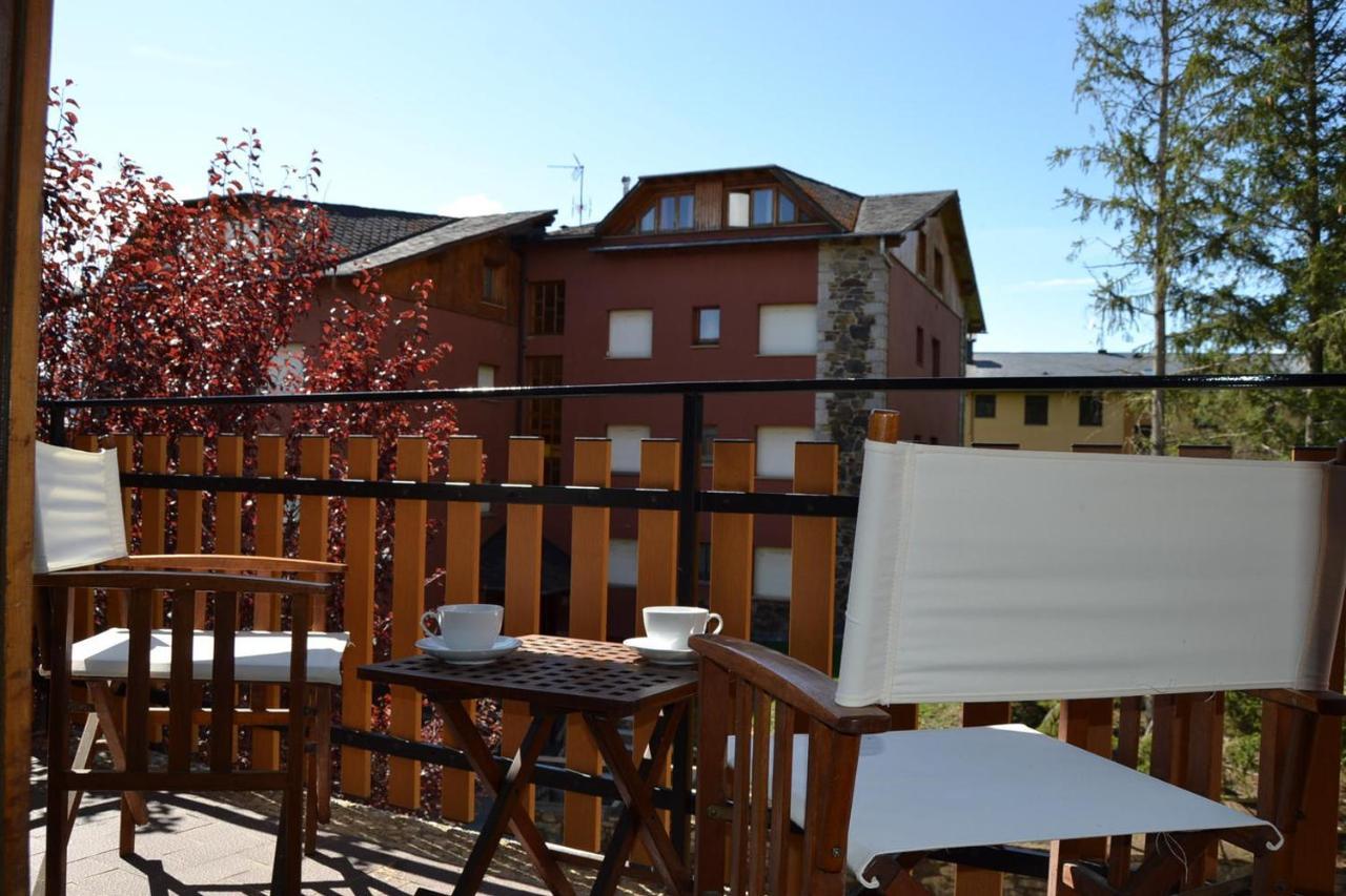 Amplio Apartamento Con Piscina En Llivia Luaran gambar